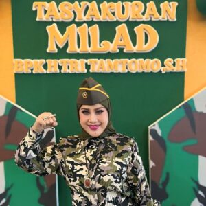 Elvy Sukaesih Instagram - Happy Milad Bpk. H. Tritamtomo, SH
Sehat dan Bahagia selalu bersama istri tercinta Bunda Hj. Lia Tritamtomo dan anak cucu semua
BarakALLAH fi Umrik wa BarakALLAH fiikum
