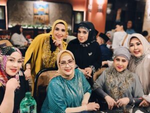 Elvy Sukaesih Instagram - Bukber Arisan Riang & Syantik @amar_dining 💋💖