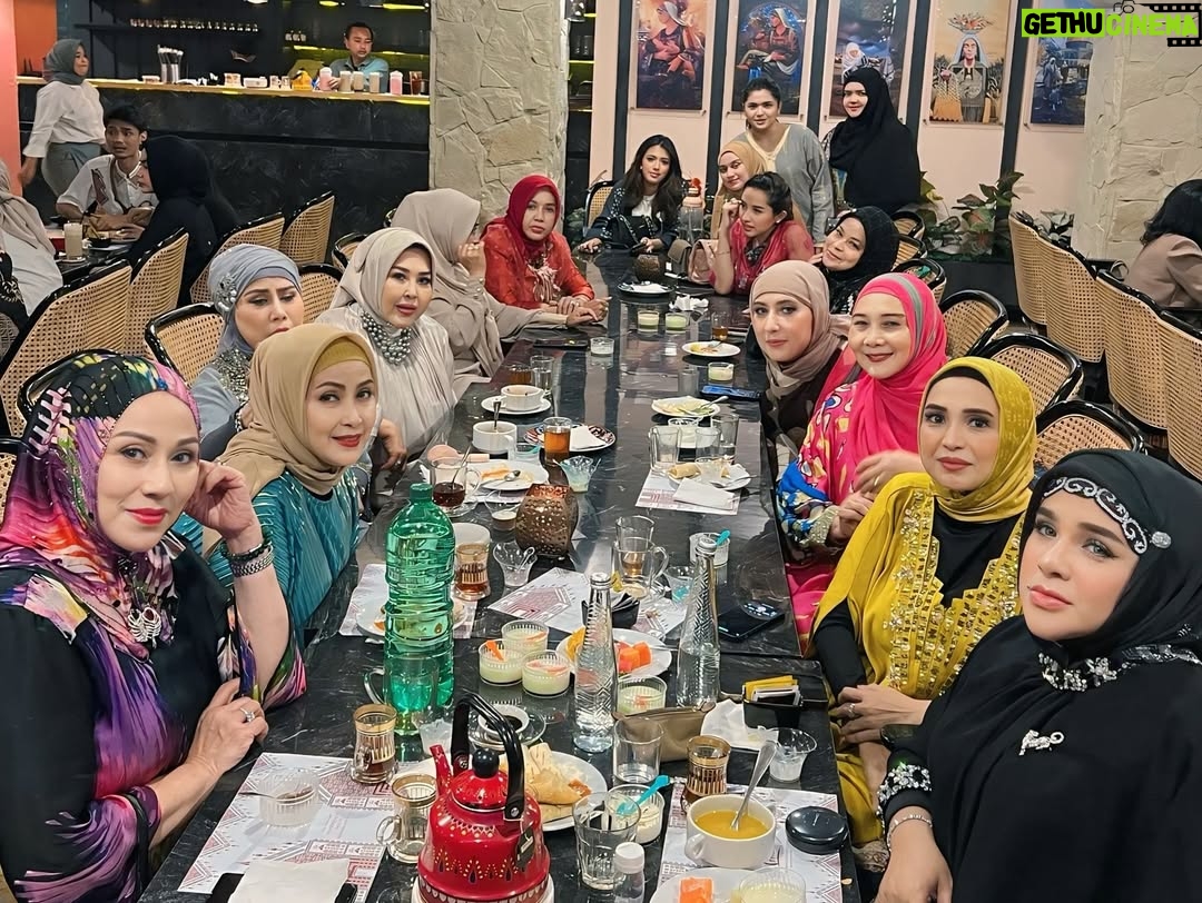 Elvy Sukaesih - 886 Likes - Bukber Arisan Riang & Syantik @amar_dining 💋💖