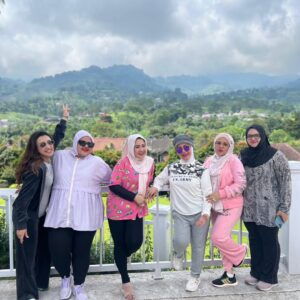 Elvy Sukaesih Instagram - Putriku n Cucuku sayang 😍🥰🤗
Fitria, Wirdha, Dhawiya, Bella n Adiva ❤