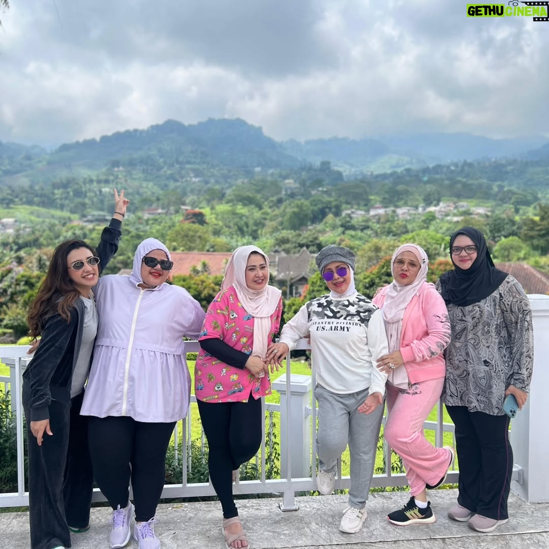 Elvy Sukaesih - 721 Likes - Putriku n Cucuku sayang 😍🥰🤗 

Fitria, Wirdha, Dhawiya, Bella n Adiva ❤