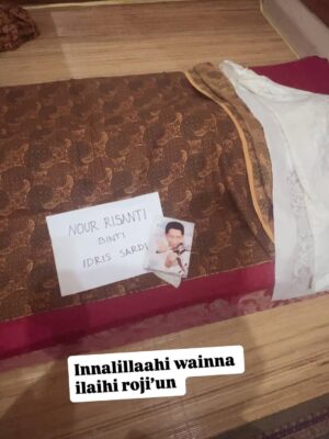 Elvy Sukaesih Instagram - Selamat jalan anakku Nour Risanti binti Idris Sardi, insya ALLAH Jannah Husnul Khotimah, Al Fatihah😭❤️