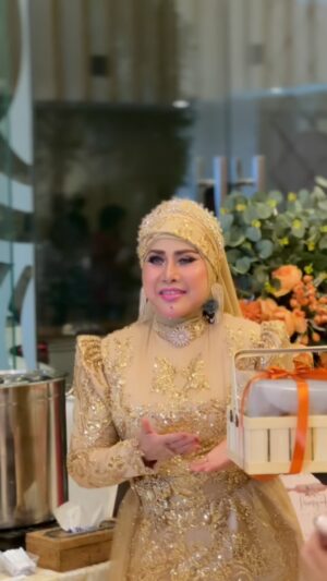 Elvy Sukaesih Instagram - Happy banget bisa menghadirkan @lamyataste di acara spesial ku dihari dimana umi dilahirkan.. alhamdulillah kita semua suka makanan nya enak dan pelayanan nya super ramah😉❤️