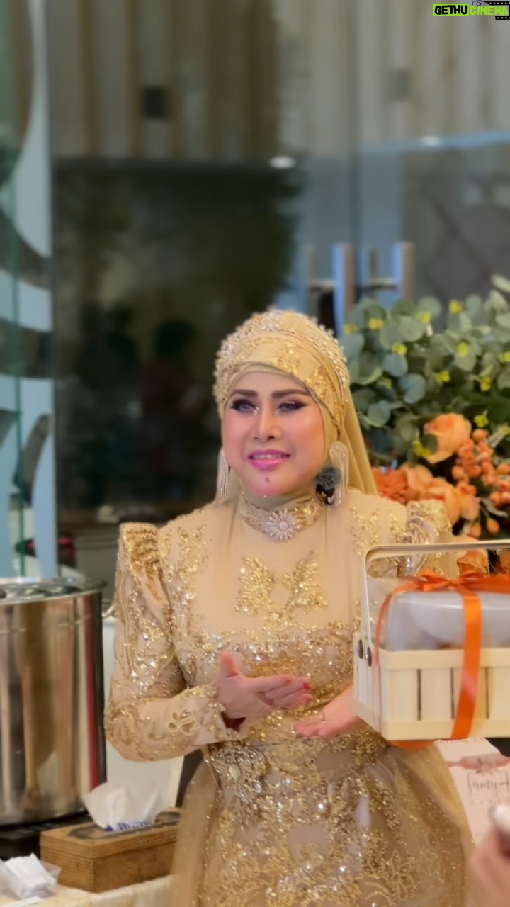 Elvy Sukaesih - 1.3K Likes - Happy banget bisa menghadirkan @lamyataste di acara spesial ku dihari dimana umi dilahirkan.. alhamdulillah kita semua suka makanan nya enak dan pelayanan nya super ramah😉❤️