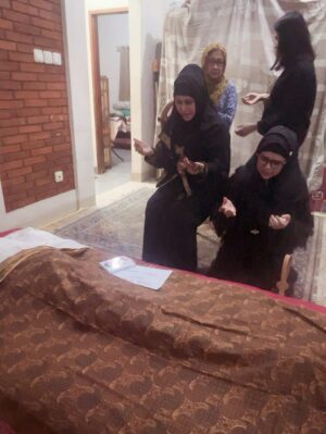 Elvy Sukaesih Instagram - Selamat jalan anakku Nour Risanti binti Idris Sardi, insya ALLAH Jannah Husnul Khotimah, Al Fatihah😭❤️