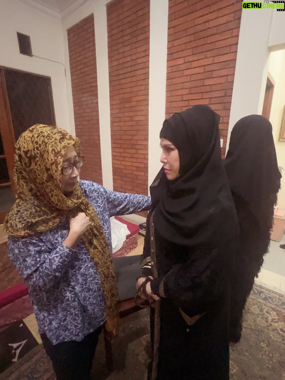Elvy Sukaesih - 28.4K Likes - Selamat jalan anakku Nour Risanti binti Idris Sardi, insya ALLAH Jannah Husnul Khotimah, Al Fatihah😭❤️