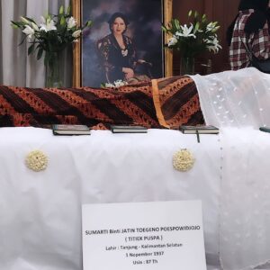 Elvy Sukaesih Instagram - Selamat jalan Eyang Titik Puspa @titiekpuspa_official
Insya ALLAH Husnul Khotimah ❤