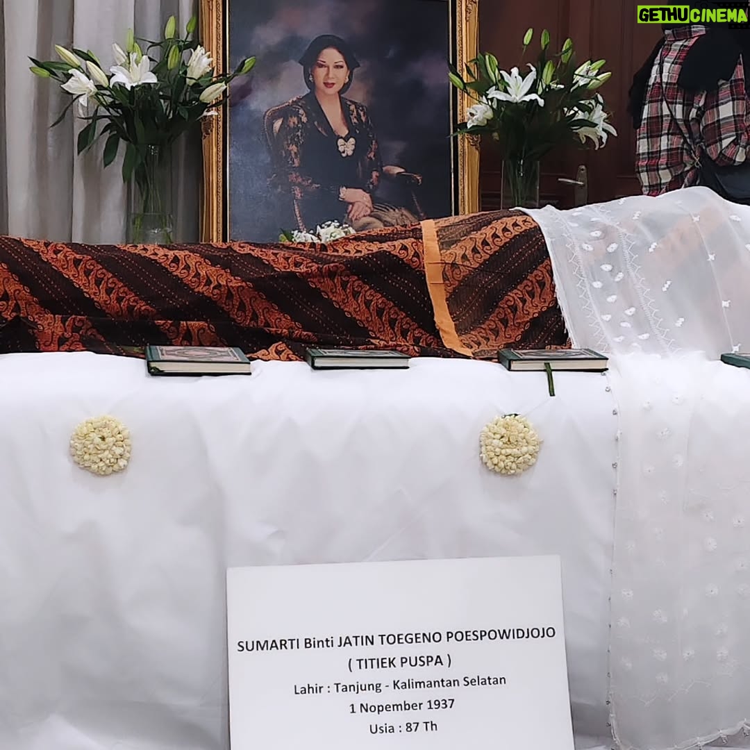 Elvy Sukaesih - 30.2K Likes - Selamat jalan Eyang Titik Puspa @titiekpuspa_official
Insya ALLAH Husnul Khotimah ❤