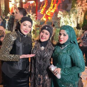 Elvy Sukaesih Instagram - Jumpa @rezaartameviaofficial 😍
