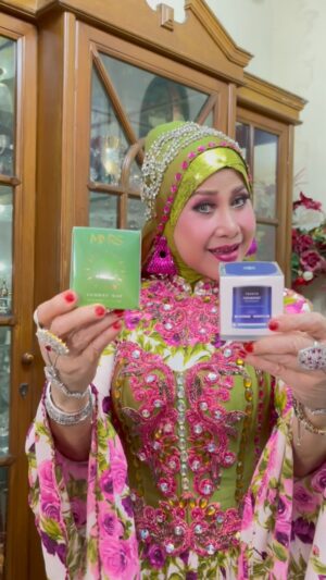 Elvy Sukaesih Instagram - My fav Moisturizer @trueve.id dan beloved parfume @mmrs.memories hadir untuk kita semua di acara birthday ku🤍