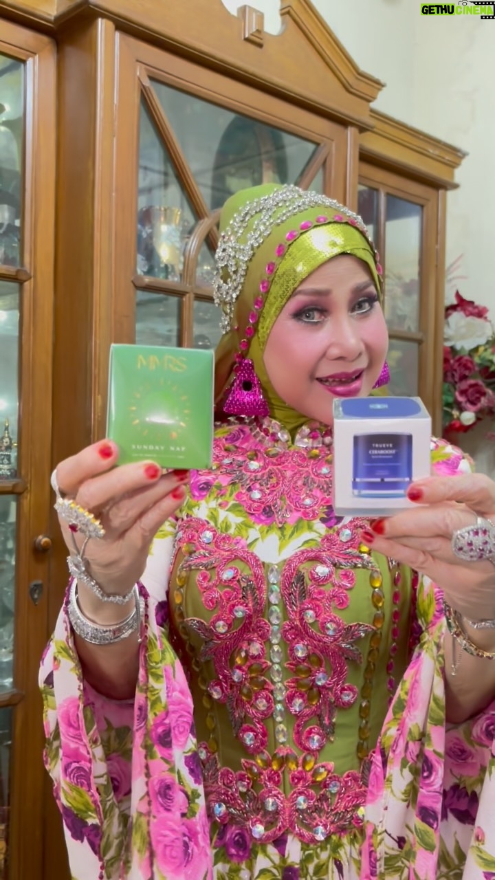Elvy Sukaesih - 602 Likes - My fav Moisturizer @trueve.id dan beloved parfume @mmrs.memories hadir untuk kita semua di acara birthday ku🤍