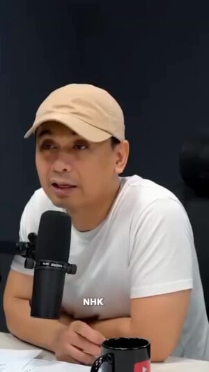 Elvy Sukaesih Instagram - Warga wargi, saksikan obrolan seru umi @elvy_sukaesih dan @raditya_dika di podcast Raditya Dika.
Umi bakal ceritain ke warga wargi tentang persiapan kolaborasi @elvy_sukaesih & @tokyoska_official di panggung #SynchronizeFest25 nanti! 😉
#SalingSilang #be25ama