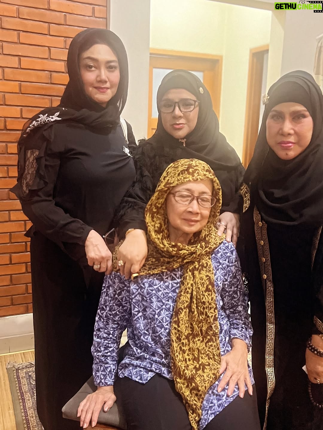 Elvy Sukaesih - 28.4K Likes - Selamat jalan anakku Nour Risanti binti Idris Sardi, insya ALLAH Jannah Husnul Khotimah, Al Fatihah😭❤️