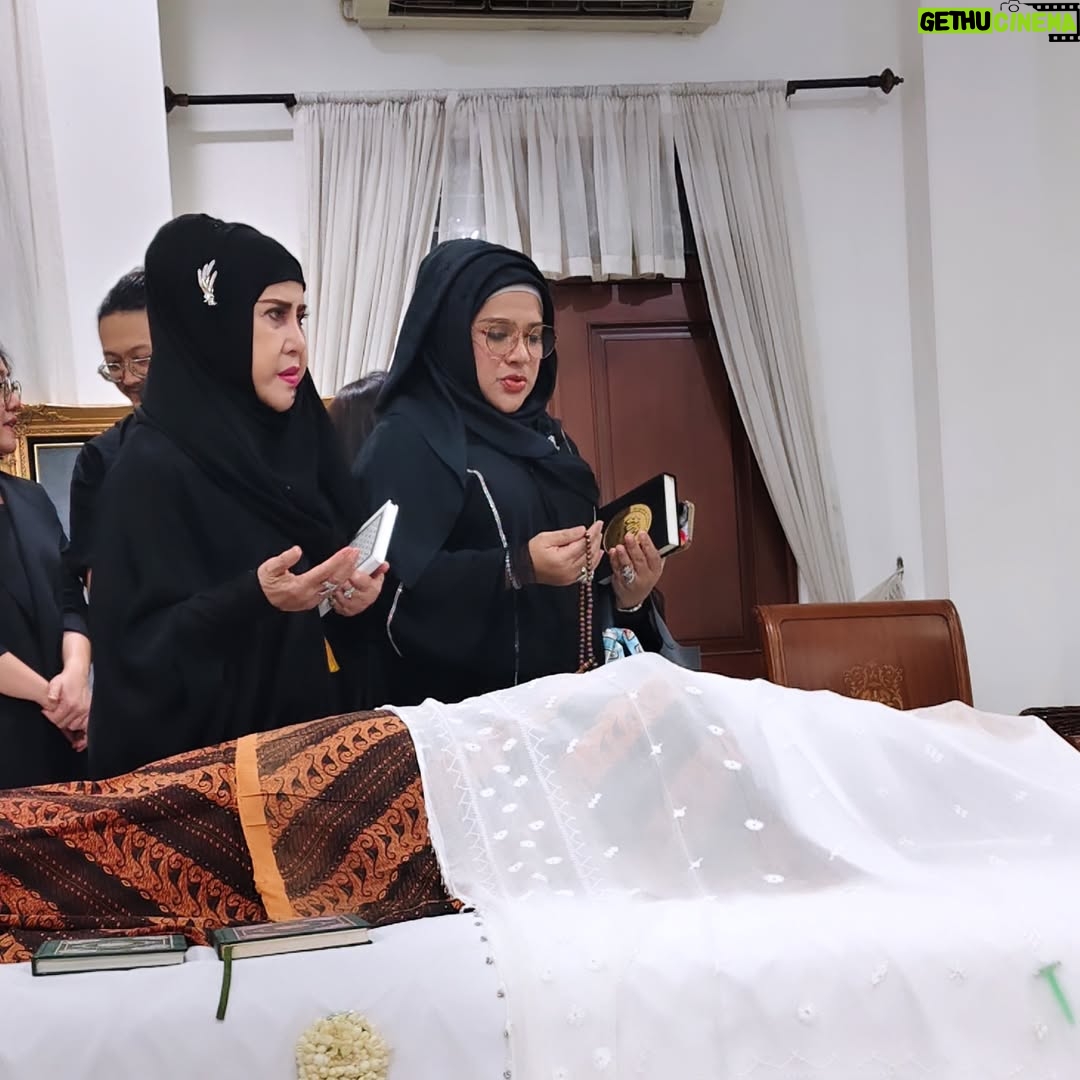 Elvy Sukaesih - 30.2K Likes - Selamat jalan Eyang Titik Puspa @titiekpuspa_official
Insya ALLAH Husnul Khotimah ❤