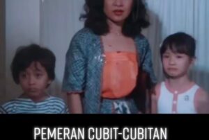 Elvy Sukaesih Instagram - *Berita Duka😭*
*IηnαliLLAHI wα Innα ilαihi Rojiuun*
Telah Berpulang ke RαhmαtuLLAH .. Sαudαri Qtα
*Santi Sardi binti Idris Sardi* (Pemeran Santi di film Cubit Cubitan)
Pada hαri ini pukul 15.15 wib
Mohoη Keikhlasan Do’α ηyα bagi Almαrhumαh.. dαη Mohoη Mααfkan Salah dαη Khilαfnya ..
بِسْمِ اللّٰه الرَّحْمٰنِ الرَّحِيم
للَّهُمَّ اغْفِرْلَهَا وَارْحَمْهَا وَعَافِهَا وَاعْفُ عَنْهَا، وَأَكْرِمْ نُزُلَهُ، وَوَسِّعْ مَدْخَلَهُ، وَاغْسِلْهُ بِالْمَاءِ وَالثَّلْجِ وَالْبَرَدِ، وَنَقِّهِ مِنَ الْخَطَايَا كَمَا نَقَّيْتَ الثَّوْبَ اْلأَبْيَضَ مِنَ الدَّنَسِ، وَأَبْدِلْهُ دَارًا خَيْرًا مِنْ دَارِهِ، وَأَهْلاً خَيْرًا مِنْ أَهْلِهِ، وَزَوْجًا خَيْرًا مِنْ زَوْجِهِ، وَأَدْخِلْهُ الْجَنَّةَ، وَأَعِذْهُ مِنْ عَذَابِ الْقَبْرِ وَعَذَابِ النَّارِ
((Allaahummaghfir lahaa warhamhaa wa'aafi haa wa'fu anha wa akrim nuzula hu wa wassi'madkhola hu wahgsil hu bilmaai wats-tsalji walbarodi wanaqqi hi minal khothooyaa kamaa yunaqqots tsaubul abyadlu minaddanasi wa abdil hu daaron khoiron min daari hi wa ahlan khoiron min ahli hi wazaujan khoiron min zaoji hi wa adkhil hul jannata wa'aidz hu min'adzaabil qobri wa fitnati hi wa min'adzaabin naar))
*ALFATIHAH…..Aαmiiiη Yαα ROBBAL ALAMIIN♡🤲🏻❤️*