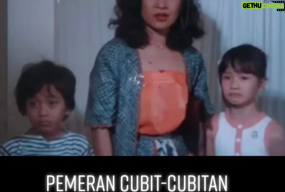 Elvy Sukaesih - 4.1K Likes - *Berita Duka😭*

*IηnαliLLAHI wα Innα ilαihi Rojiuun* 
Telah Berpulang ke RαhmαtuLLAH .. Sαudαri Qtα 
*Santi Sardi binti Idris Sardi* (Pemeran Santi di film Cubit Cubitan) 
Pada hαri ini pukul 15.15 wib 

Mohoη Keikhlasan Do’α ηyα bagi Almαrhumαh.. dαη Mohoη Mααfkan Salah dαη Khilαfnya .. 
 
بِسْمِ اللّٰه الرَّحْمٰنِ الرَّحِيم 
للَّهُمَّ اغْفِرْلَهَا وَارْحَمْهَا وَعَافِهَا وَاعْفُ عَنْهَا، وَأَكْرِمْ نُزُلَهُ، وَوَسِّعْ مَدْخَلَهُ، وَاغْسِلْهُ بِالْمَاءِ وَالثَّلْجِ وَالْبَرَدِ، وَنَقِّهِ مِنَ الْخَطَايَا كَمَا نَقَّيْتَ الثَّوْبَ اْلأَبْيَضَ مِنَ الدَّنَسِ، وَأَبْدِلْهُ دَارًا خَيْرًا مِنْ دَارِهِ، وَأَهْلاً خَيْرًا مِنْ أَهْلِهِ، وَزَوْجًا خَيْرًا مِنْ زَوْجِهِ، وَأَدْخِلْهُ الْجَنَّةَ، وَأَعِذْهُ مِنْ عَذَابِ الْقَبْرِ وَعَذَابِ النَّارِ
((Allaahummaghfir lahaa warhamhaa wa'aafi haa wa'fu anha wa akrim nuzula hu wa wassi'madkhola hu wahgsil hu bilmaai wats-tsalji walbarodi wanaqqi hi minal khothooyaa kamaa yunaqqots tsaubul abyadlu minaddanasi wa abdil hu daaron khoiron min daari hi wa ahlan khoiron min ahli hi wazaujan khoiron min zaoji hi wa adkhil hul jannata wa'aidz hu min'adzaabil qobri wa fitnati hi wa min'adzaabin naar))

*ALFATIHAH…..Aαmiiiη Yαα ROBBAL ALAMIIN♡🤲🏻❤️*