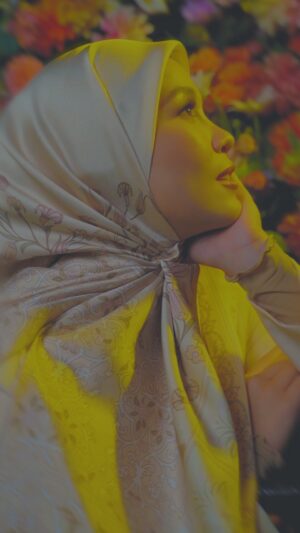 Emma Maembong Instagram - The Zehra Series, Hijanah Raya Collection weaves a tale of tenderness and grace inspired by flowers from Batik Canting, Pakistan and India. 

Make your Raya more memorable with Hijanah #ZehraSeries. 🤗

5 special comments will win a giveaway from us!

Special appearance @emma_maembongofficial 

#Hijanah
#Hijanahhaul
#hijanahraya2024