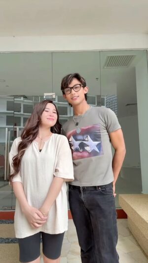 Emma Maembong Instagram - Bukankah hidup ni terlalu pendek untuk terus berpura-pura bahagia, Alani?

Dalam pembikinan #SeadanyaKitaViu @viumalaysia 💔