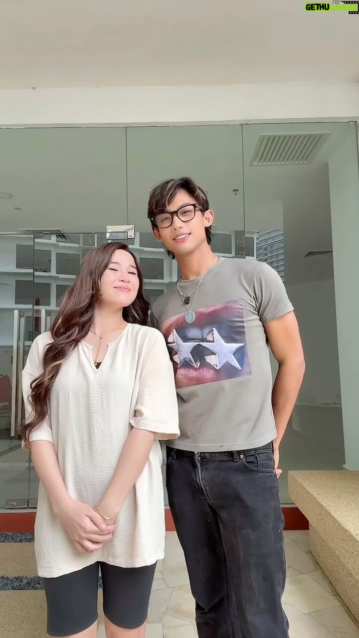 Emma Maembong - 28.3K Likes - Bukankah hidup ni terlalu pendek untuk terus berpura-pura bahagia, Alani?

Dalam pembikinan #SeadanyaKitaViu @viumalaysia 💔