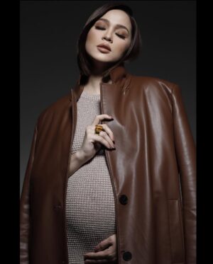 Emma Maembong Instagram - photographer @pinography
Jewellery @Swarovski
makeup&hair @gebrielpadan