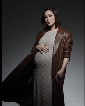 Emma Maembong Instagram - photographer @pinography
Jewellery @Swarovski
makeup&hair @gebrielpadan