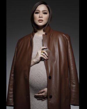 Emma Maembong Instagram - photographer @pinography
Jewellery @Swarovski
makeup&hair @gebrielpadan
