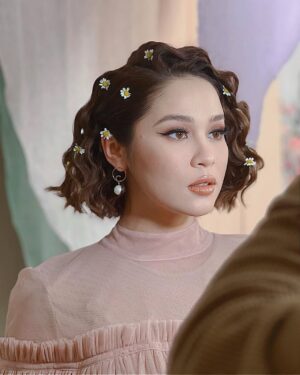 Emma Maembong Instagram - shooting for @mawarosehq new product coming soonš
thank you ladyboss for having me @mawarashid
makeup and hair by @gebrielpadan