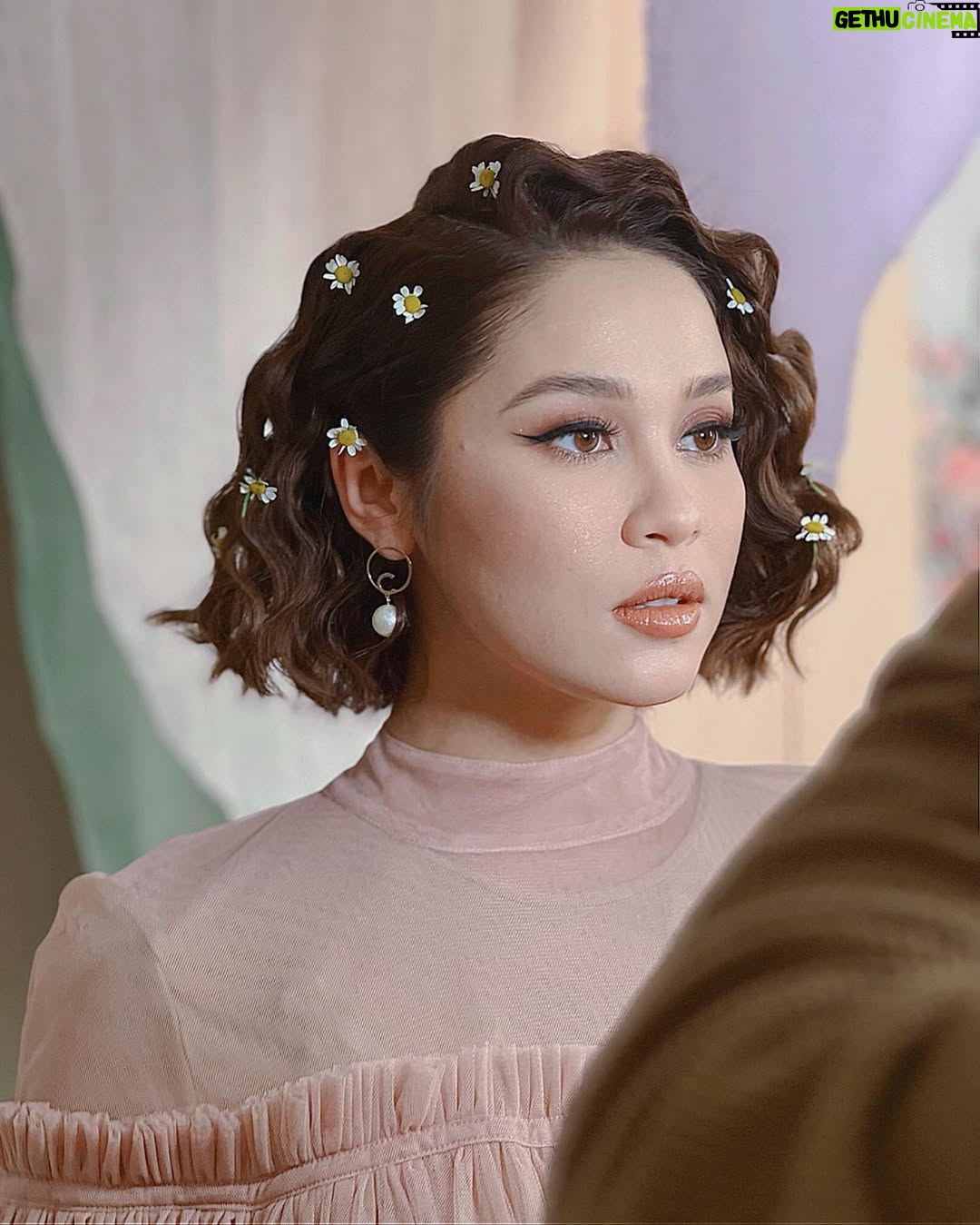 Emma Maembong - 41.6K Likes - shooting for @mawarosehq new product coming soon😍 

thank you ladyboss for having me @mawarashid 

makeup and hair by @gebrielpadan