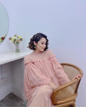 Emma Maembong Instagram - shooting for @mawarosehq new product coming soonš
thank you ladyboss for having me @mawarashid
makeup and hair by @gebrielpadan