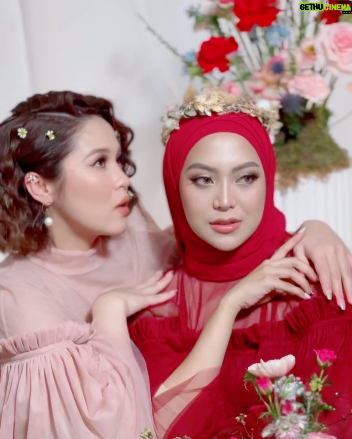 Emma Maembong - 41.6K Likes - shooting for @mawarosehq new product coming soon😍 

thank you ladyboss for having me @mawarashid 

makeup and hair by @gebrielpadan