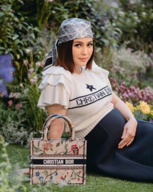 Emma Maembong Instagram - Tranquility is all me and my soon to be born baby need.
This gorgeous garden theme by Dior really calm us down while feeding my eyes with Dior Spring Summer 2023 collection. š
Visit this beautiful Pop-Up in Pavilion KL from now on till 19 Mar 2023.
#Dior @Dior #DiorSS23