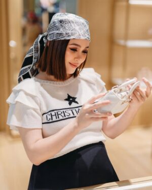 Emma Maembong Instagram - Tranquility is all me and my soon to be born baby need.
This gorgeous garden theme by Dior really calm us down while feeding my eyes with Dior Spring Summer 2023 collection. š
Visit this beautiful Pop-Up in Pavilion KL from now on till 19 Mar 2023.
#Dior @Dior #DiorSS23
