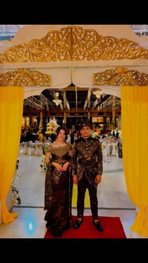Emma Maembong Instagram - Ku Bilang Aku Gak Main Main @emma_maembongofficial 
Outfit By - @ariweddingcouture