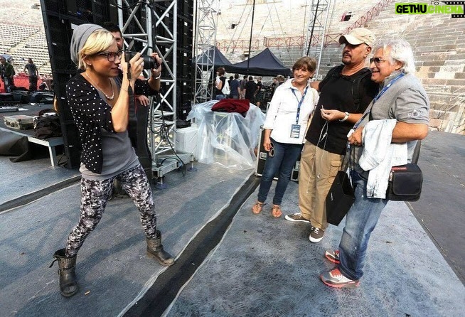 Emma Marrone - 104.9K Likes - Mi mancate molto.
Tutti e due.
Vi immagino a scambiarvi le chitarre da qualche parte.
❤️‍🩹