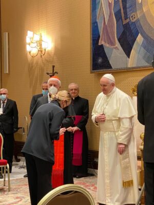 Emma Marrone Instagram - Non scorderò mai la dolcezza del sorriso di Papa Francesco.
🖤