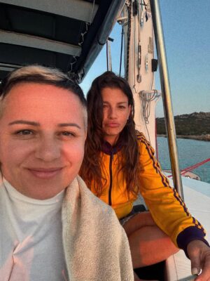Emma Marrone Instagram - Il mare mi fa venire gli occhi verdi di mio padre.
E io sono felice ❤️