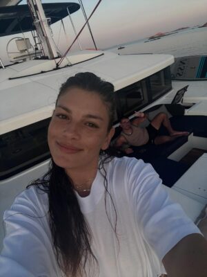 Emma Marrone Instagram - Il mare mi fa venire gli occhi verdi di mio padre.
E io sono felice ❤️
