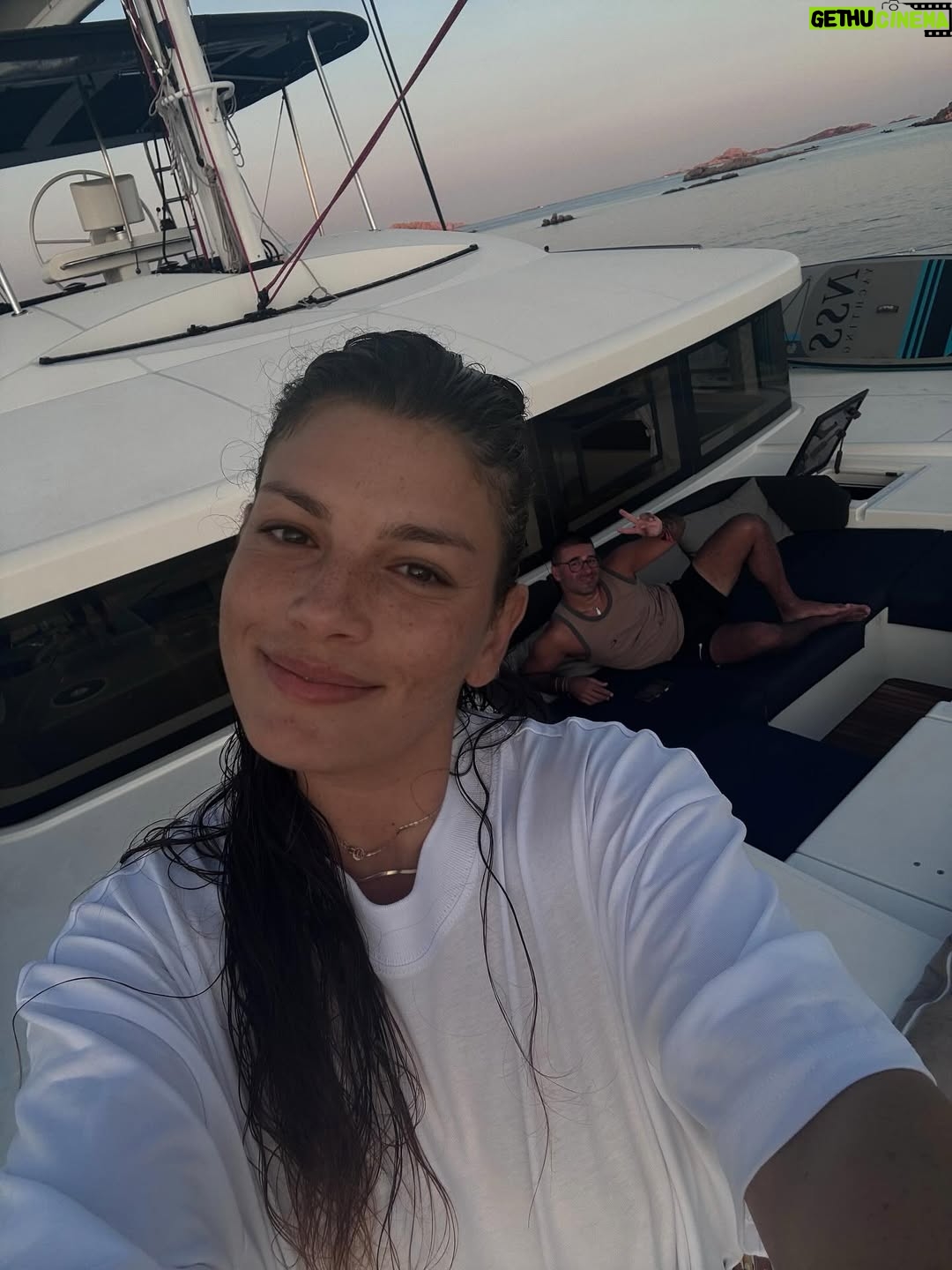 Emma Marrone - 349.7K Likes - Il mare mi fa venire gli occhi verdi di mio padre.
E io sono felice ❤️