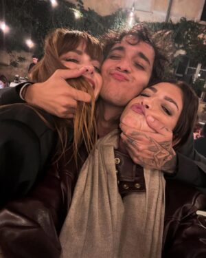 Emma Marrone Instagram - Sinceramente in apnea…
Ma..tutte storie brevi 💛
@naliannalisa @tananaimusica