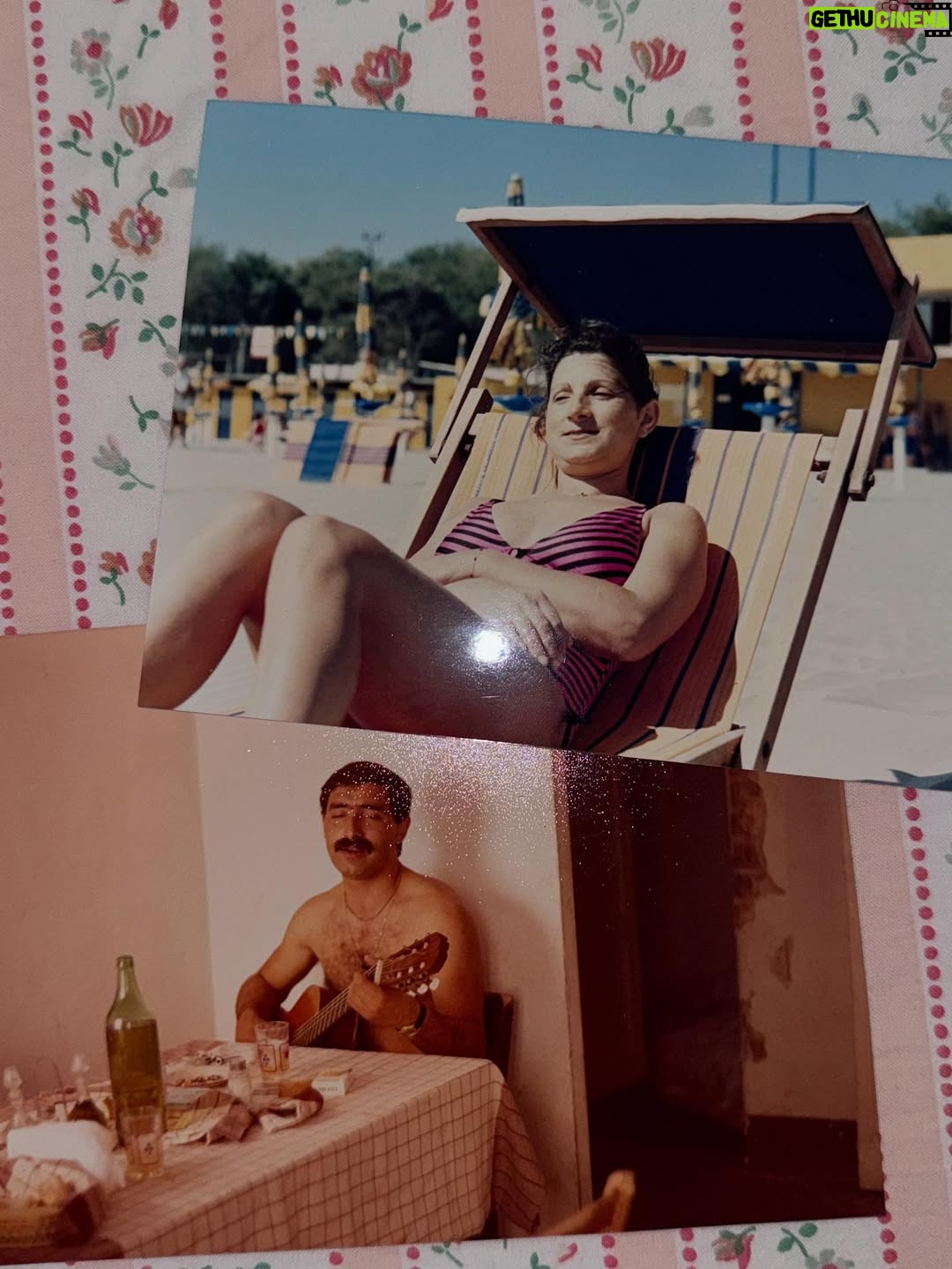 Emma Marrone - 195.3K Likes - Che brutta storia quella malinconia che arriva ogni volta che vado via da te ..
E poi quella domanda..
Quando torni?

Sempre.
Io torno sempre.
A presto terra mia adorata ♥️🏡
