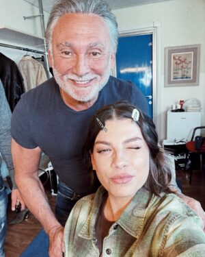 Emma Marrone Instagram - Quando ti fa male la faccia perché hai riso tantissimo allora è tutto giusto.
🔋❤️