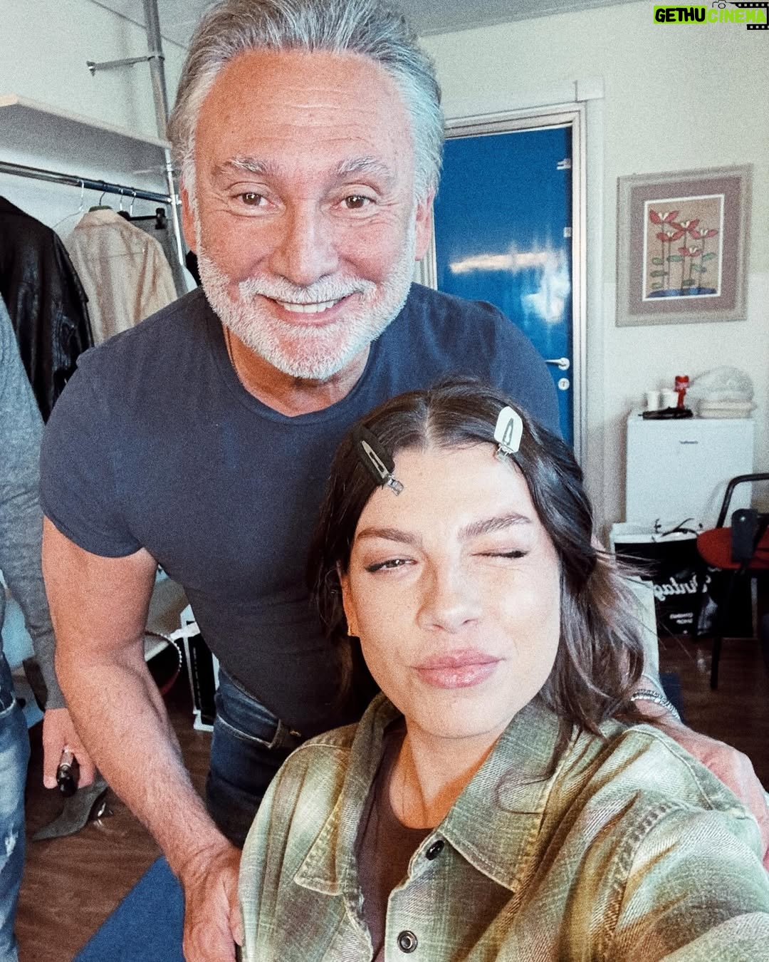 Emma Marrone - 270.1K Likes - Quando ti fa male la faccia perché hai riso tantissimo allora è tutto giusto.
🔋❤️