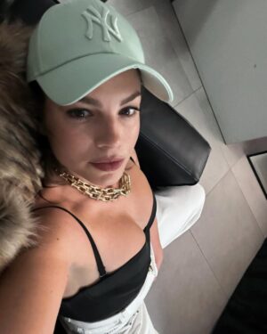 Emma Marrone Instagram - A thousand people I could be for you and you hate the fucking lot.
You hate the fucking lot.
♥️
