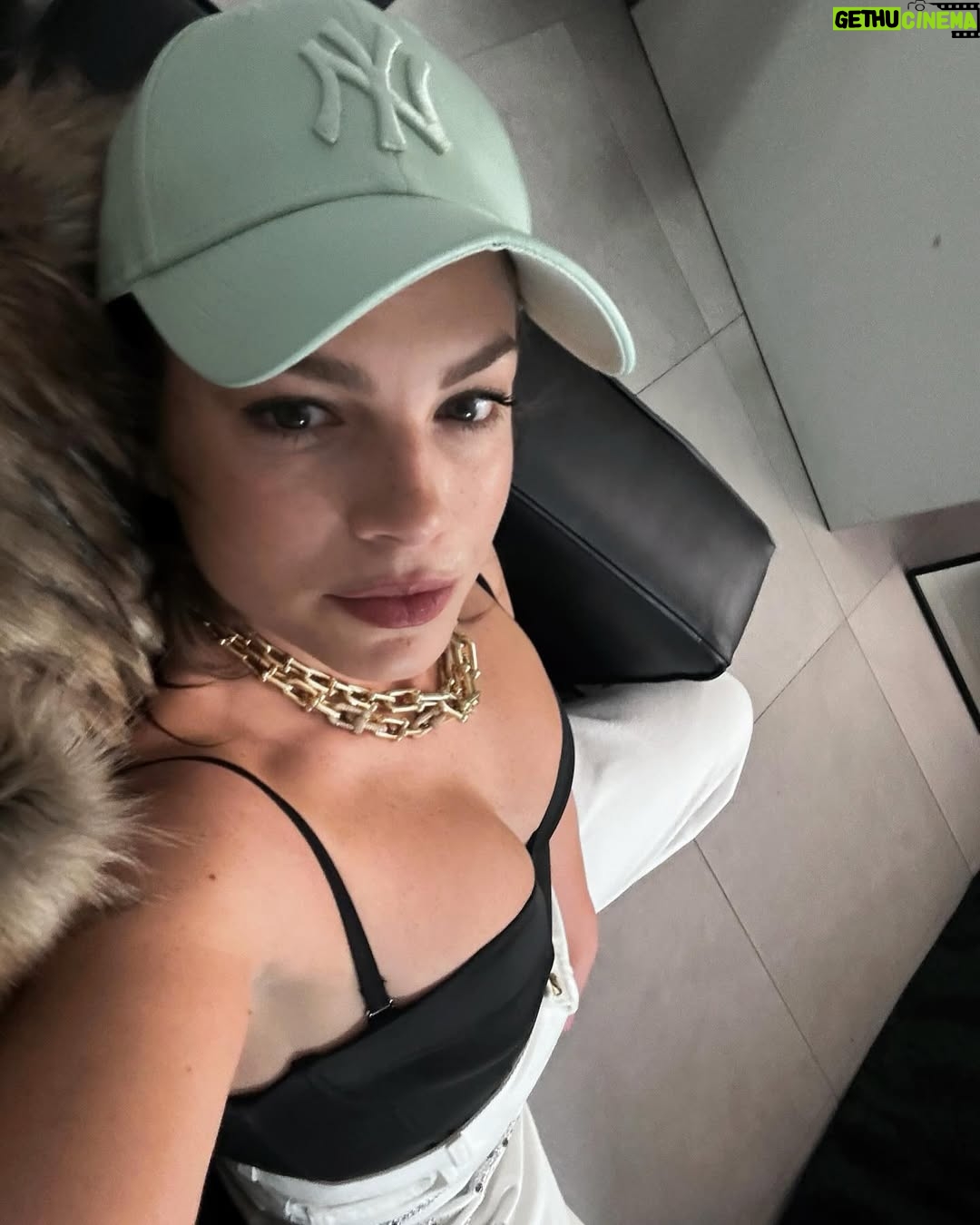 Emma Marrone - 178.1K Likes - A thousand people I could be for you and you hate the fucking lot.

You hate the fucking lot.
♥️