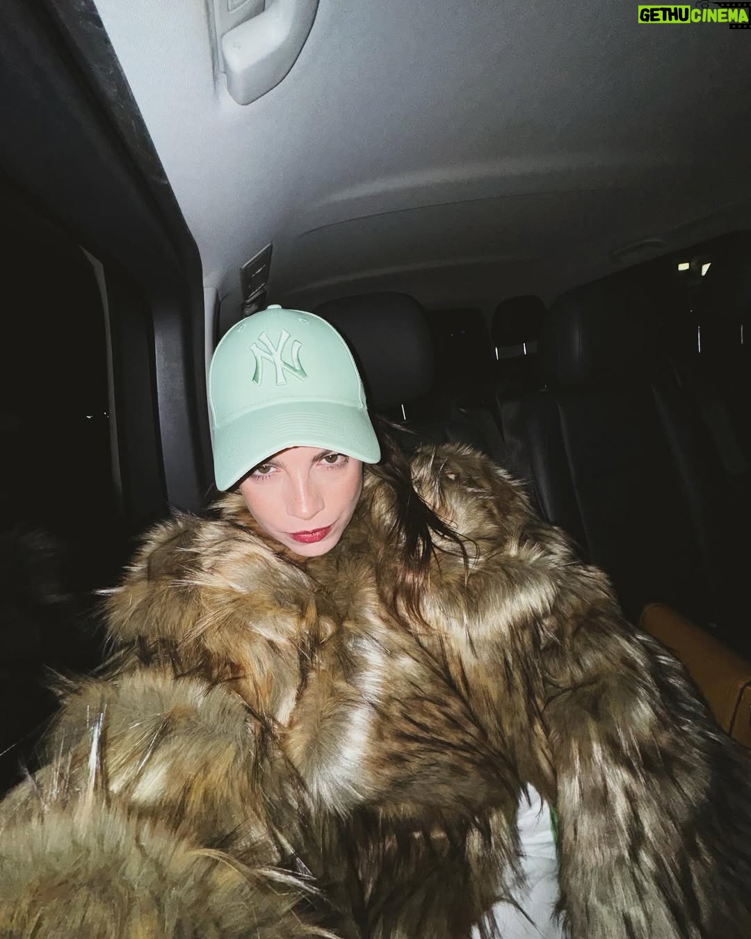 Emma Marrone - 178.1K Likes - A thousand people I could be for you and you hate the fucking lot.

You hate the fucking lot.
♥️
