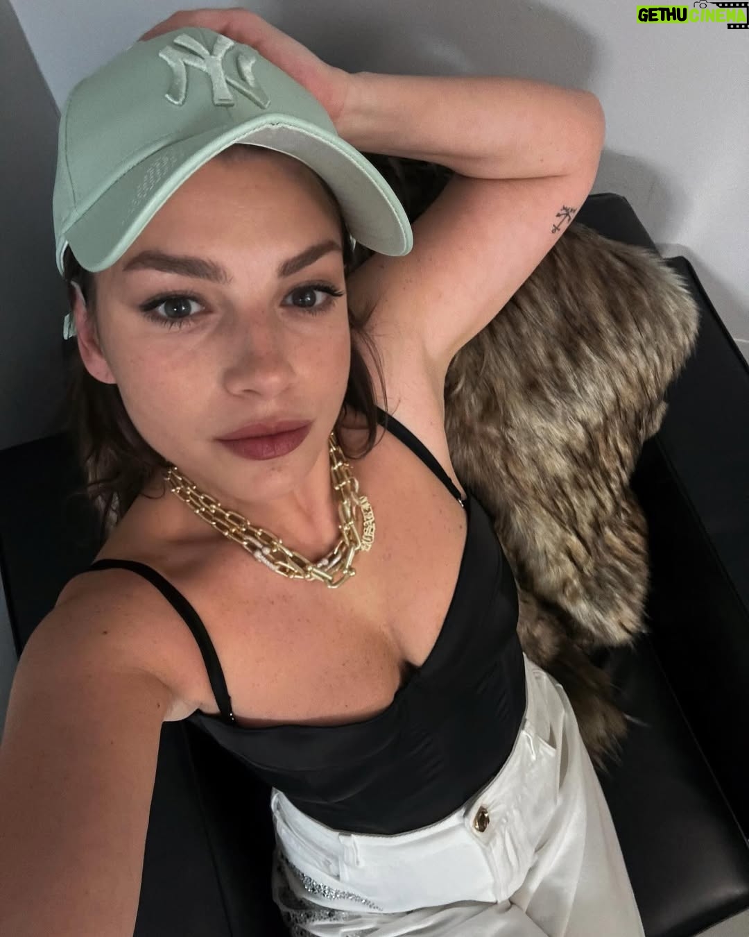 Emma Marrone - 178.1K Likes - A thousand people I could be for you and you hate the fucking lot.

You hate the fucking lot.
♥️