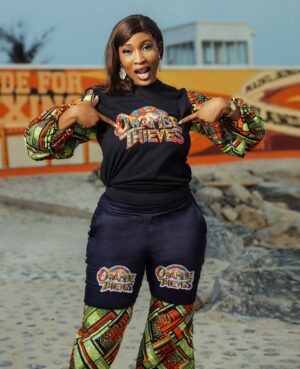 Eniola Ajao Instagram - IYAWO IGBO ❤️❤️❤️❤️❤️😃😃😃😃😃😃😃
OWAMBE with a blend of pop culture, classic vibes, fashion, suspense, comedy and undiluted drama?? We are SAT!!!! The big question is are you guys even ready at all????
.
OWAMBE THIEVES starts showing in all cinemas nationwide from April 18. Get ready for a cinematic experience like never before. Get ready for unrivaled premium entertainment 🔥
Production company @lighthousepictures.ng @filmoneng
@_anthillstudios
All outfit made by @blingsandblanks
#EniolaAjao #lighthousepictures #filmonestudios #anthillstudios#OwambeThievesIsComing #18thOfApril #AmultiCulturalFilm #Nollywood #blockbuster #AFilmForEveryone
#YourEasterHolidayIsAboutToBeLit
#fyp #foryoupage #eniolaajao #owambethieves