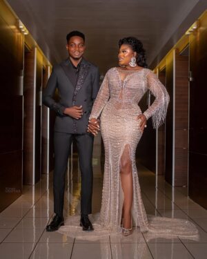 Eniola Ajao Instagram - Today, I’m throwing it back to this amazing shots with my favorite human @midetheegreat 😁, see as we fine.
The year has started fully o and it’s a good time to run you some updates, if you’ve not been told, get updated now, Owambe Thieves is coming and it’s going to be loud.
I came prepared for you all this year and I’m only imploring you to be patient as Easter is just around the corner, wait for it. Owambe Thieves will wow you!
#OwambeThievesIsComing
#OwambeThieves
#AuntyEnnyIsActive
Who rocked the outfit better? Vote with clear conscience