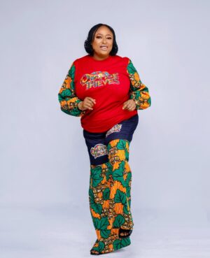 Eniola Ajao Instagram - IYAWO IGBO ❤️❤️❤️❤️❤️😃😃😃😃😃😃😃
OWAMBE with a blend of pop culture, classic vibes, fashion, suspense, comedy and undiluted drama?? We are SAT!!!! The big question is are you guys even ready at all????
.
OWAMBE THIEVES starts showing in all cinemas nationwide from April 18. Get ready for a cinematic experience like never before. Get ready for unrivaled premium entertainment 🔥
Production company @lighthousepictures.ng @filmoneng
@_anthillstudios
All outfit made by @blingsandblanks
#EniolaAjao #lighthousepictures #filmonestudios #anthillstudios#OwambeThievesIsComing #18thOfApril #AmultiCulturalFilm #Nollywood #blockbuster #AFilmForEveryone
#YourEasterHolidayIsAboutToBeLit
#fyp #foryoupage #eniolaajao #owambethieves