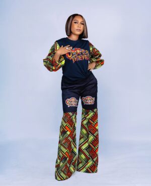 Eniola Ajao Instagram - IYAWO IGBO ❤️❤️❤️❤️❤️😃😃😃😃😃😃😃
OWAMBE with a blend of pop culture, classic vibes, fashion, suspense, comedy and undiluted drama?? We are SAT!!!! The big question is are you guys even ready at all????
.
OWAMBE THIEVES starts showing in all cinemas nationwide from April 18. Get ready for a cinematic experience like never before. Get ready for unrivaled premium entertainment 🔥
Production company @lighthousepictures.ng @filmoneng
@_anthillstudios
All outfit made by @blingsandblanks
#EniolaAjao #lighthousepictures #filmonestudios #anthillstudios#OwambeThievesIsComing #18thOfApril #AmultiCulturalFilm #Nollywood #blockbuster #AFilmForEveryone
#YourEasterHolidayIsAboutToBeLit
#fyp #foryoupage #eniolaajao #owambethieves
